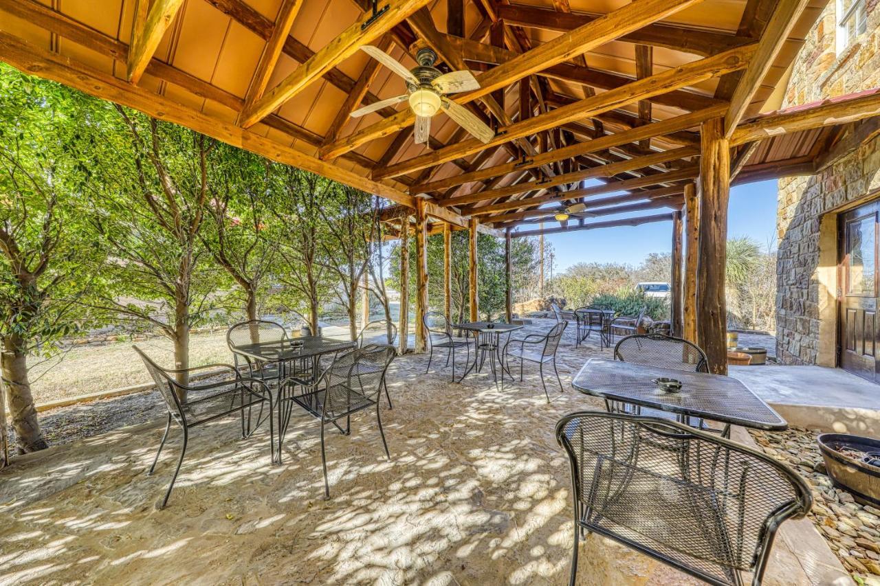 The Pecan @ Mendelbaum Winery Guest Cabins Villa Fredericksburg Exterior photo