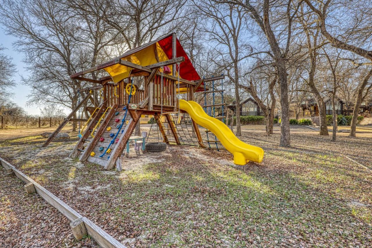 The Pecan @ Mendelbaum Winery Guest Cabins Villa Fredericksburg Exterior photo