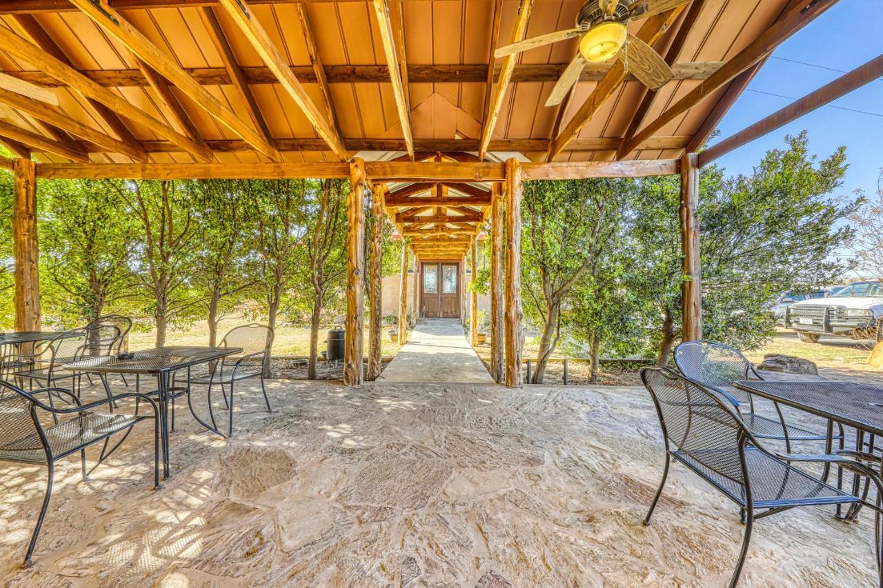 The Pecan @ Mendelbaum Winery Guest Cabins Villa Fredericksburg Exterior photo