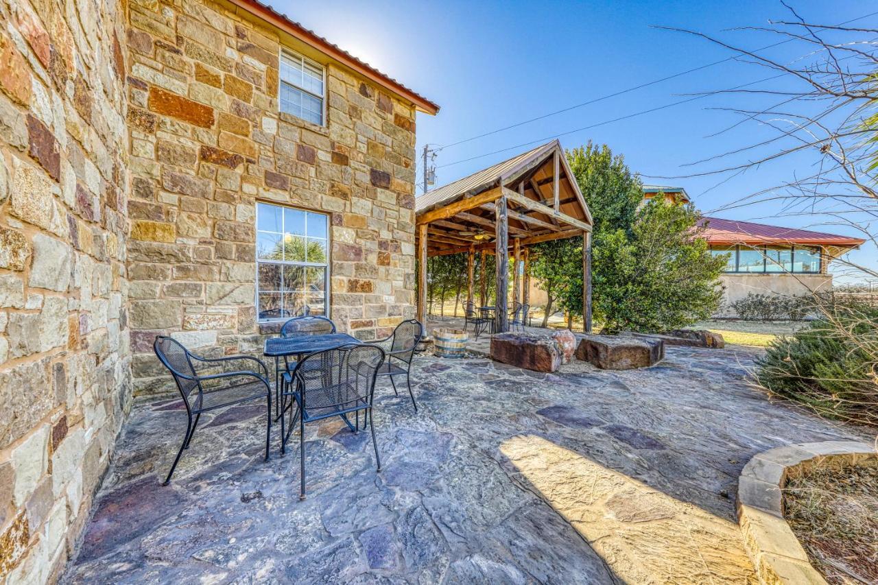 The Pecan @ Mendelbaum Winery Guest Cabins Villa Fredericksburg Exterior photo