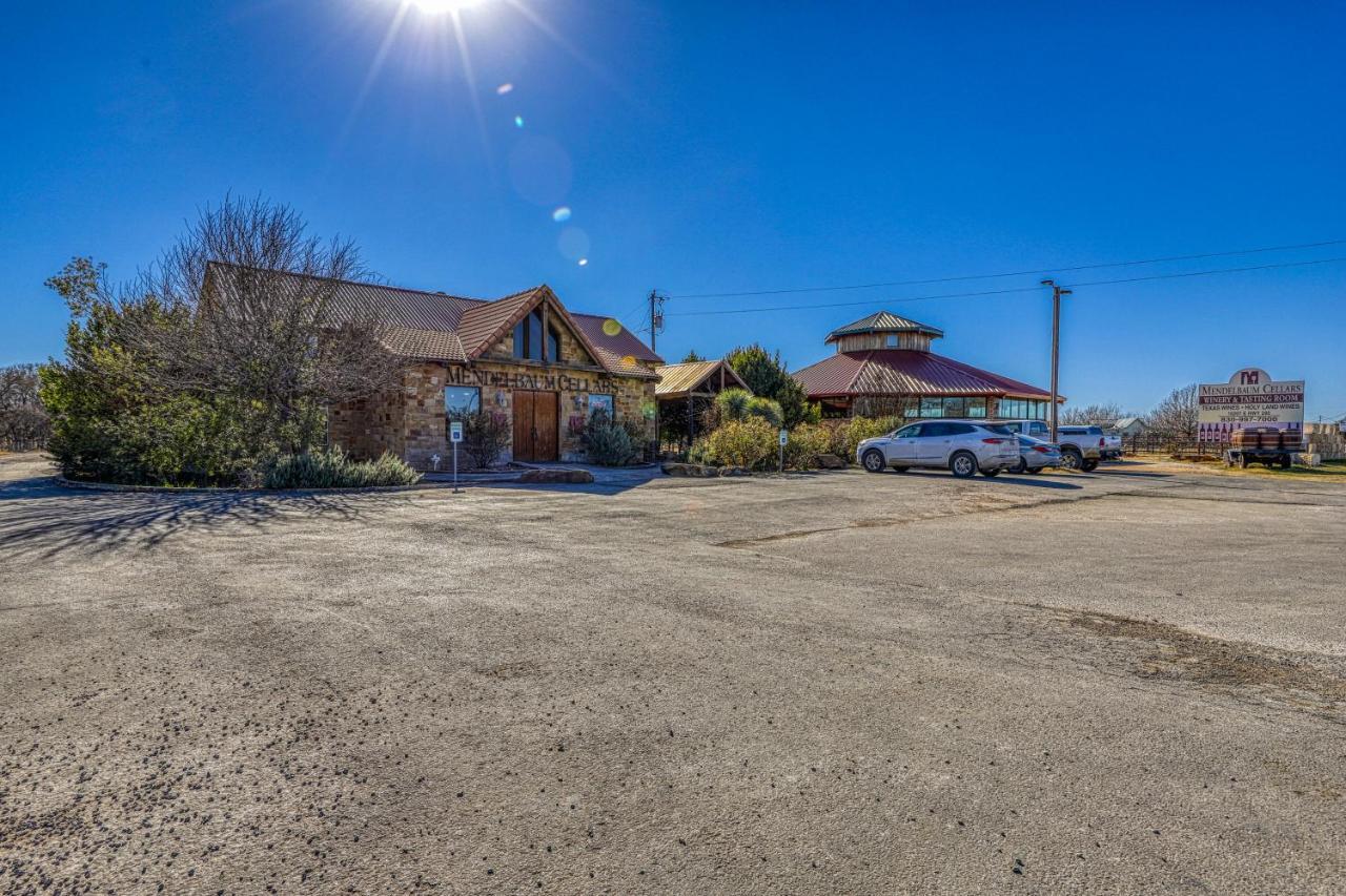 The Pecan @ Mendelbaum Winery Guest Cabins Villa Fredericksburg Exterior photo