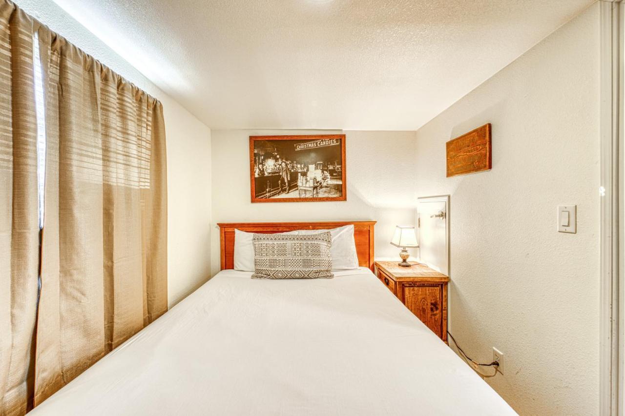 The Pecan @ Mendelbaum Winery Guest Cabins Villa Fredericksburg Exterior photo