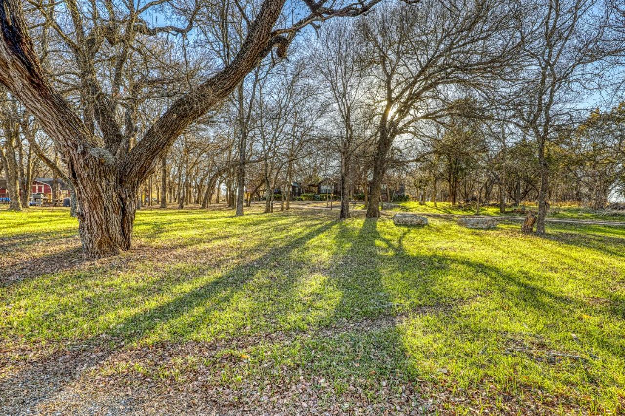 The Pecan @ Mendelbaum Winery Guest Cabins Villa Fredericksburg Exterior photo